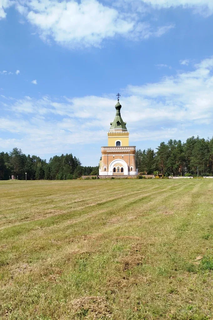 Храм-памятник в Лесной: живая история среди сосен